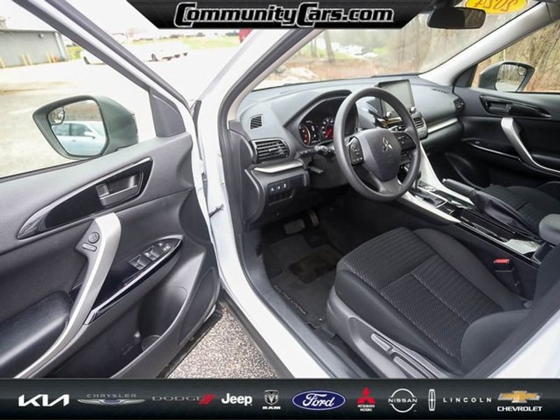 Vehicle image 10 of 31