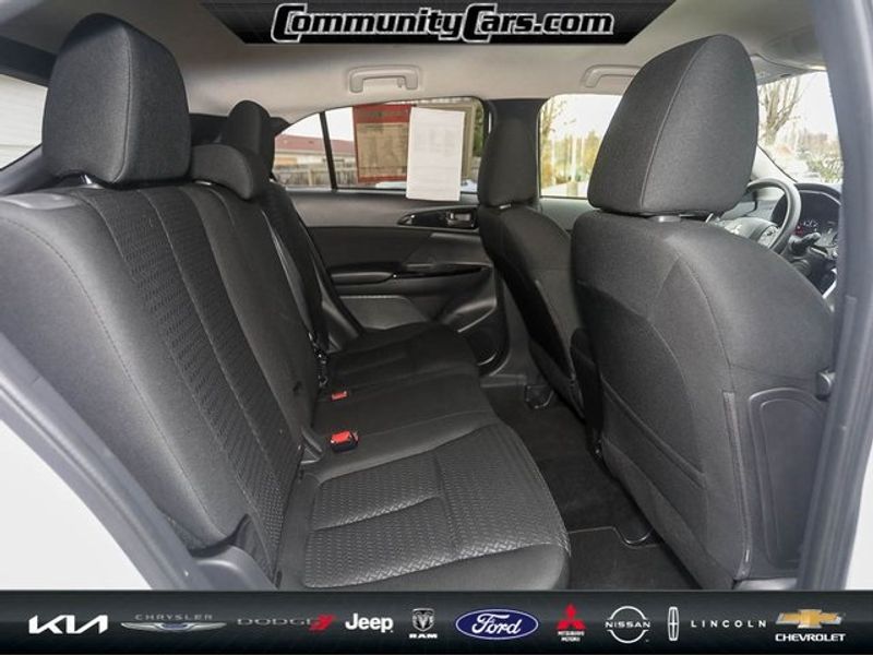 Vehicle image 21 of 31