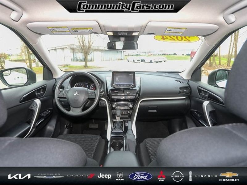Vehicle image 22 of 31
