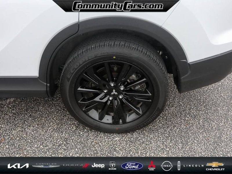 Vehicle image 9 of 31
