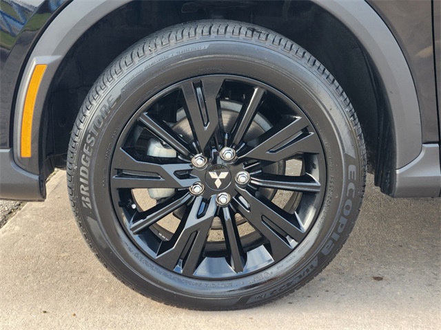 Vehicle image 10 of 32
