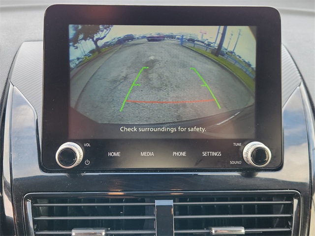 Vehicle image 17 of 32