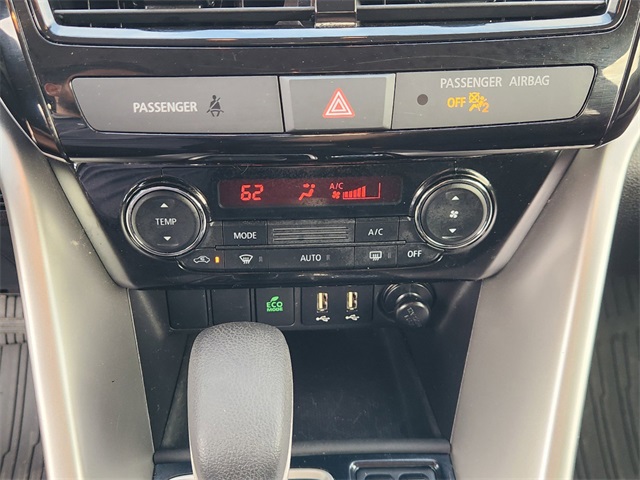 Vehicle image 18 of 32