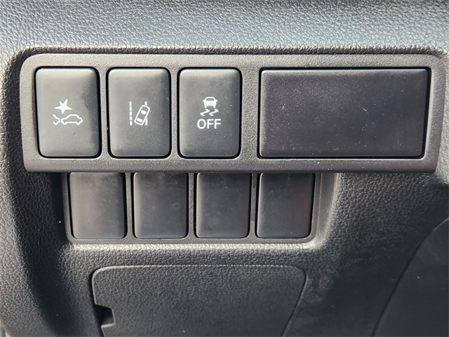 Vehicle image 21 of 32