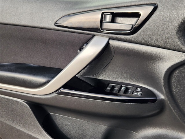 Vehicle image 22 of 32