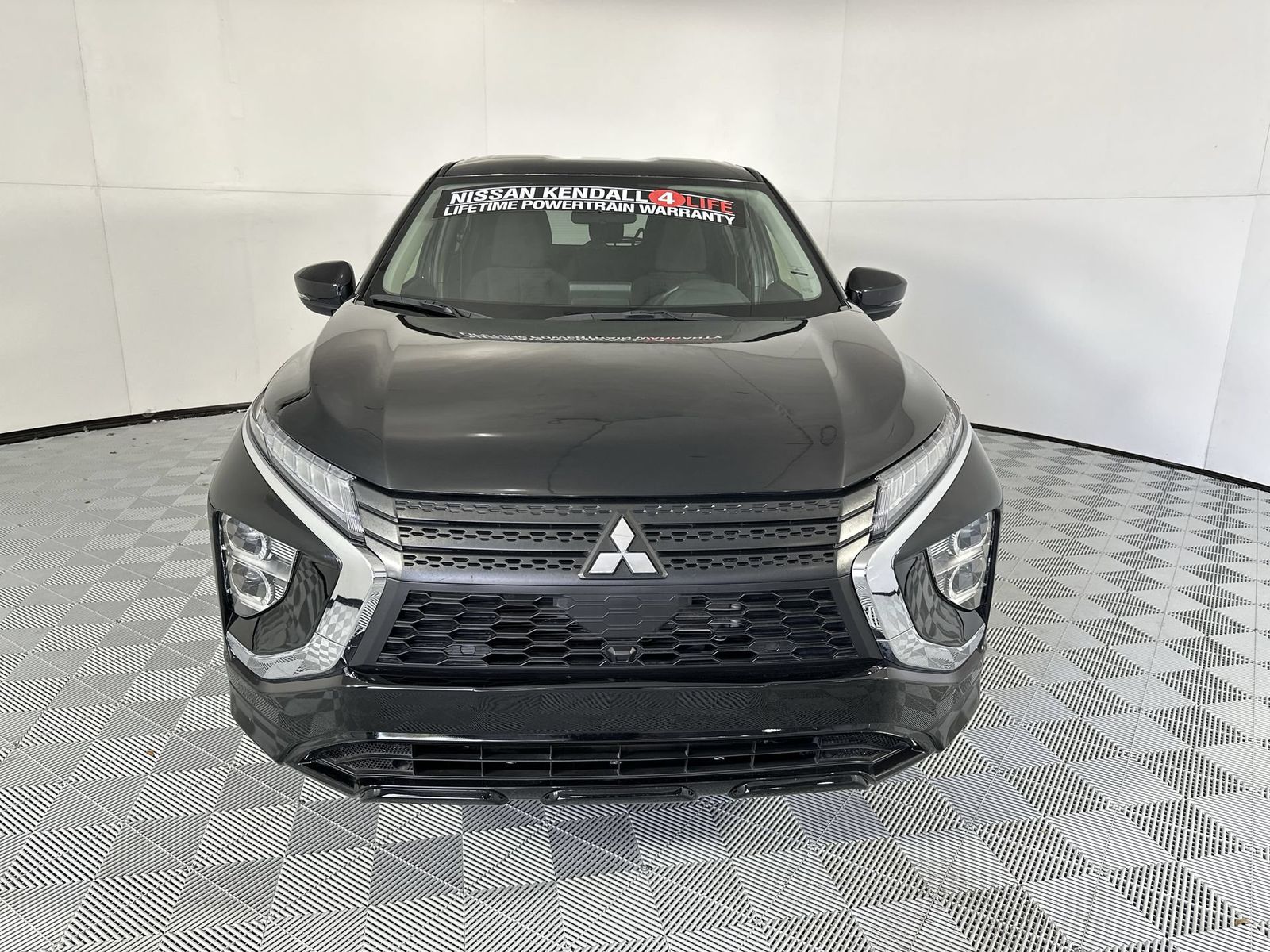 2024 Mitsubishi Eclipse Cross LE Image 2 of 32