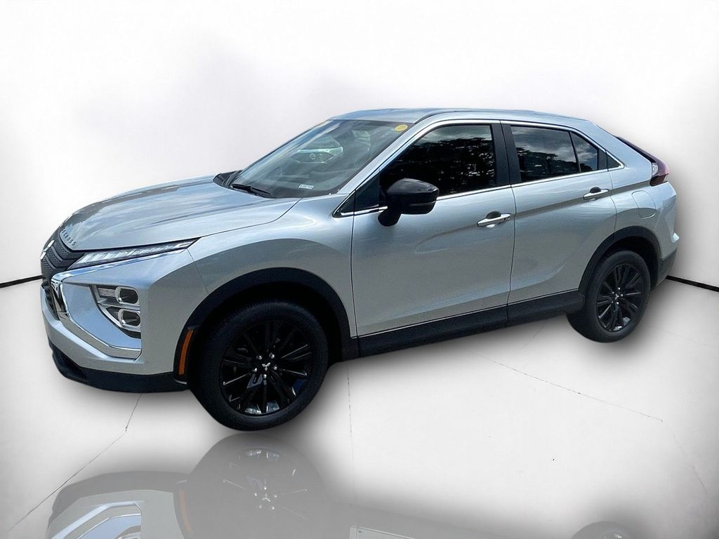 2024 Mitsubishi Eclipse Cross LE Image 1 of 31