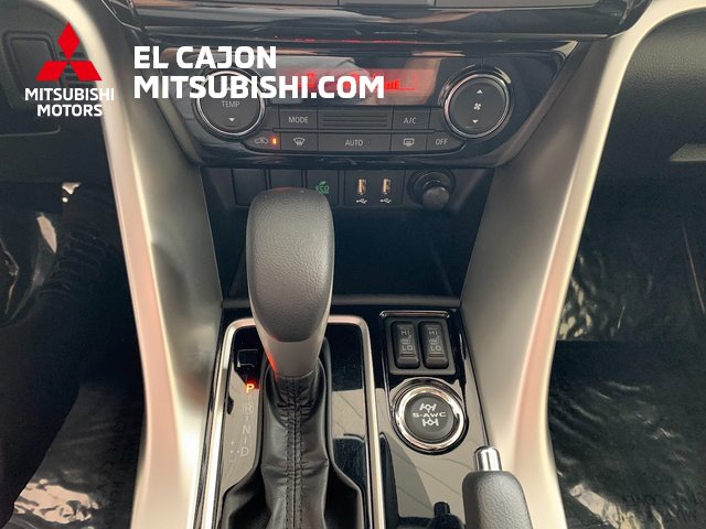 Vehicle image 13 of 22