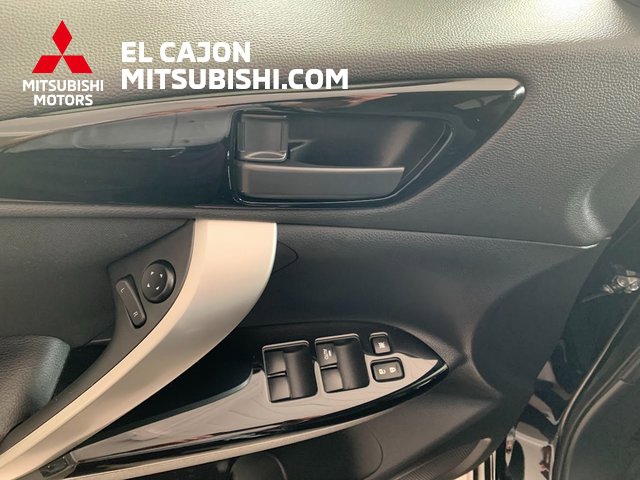 Vehicle image 9 of 22