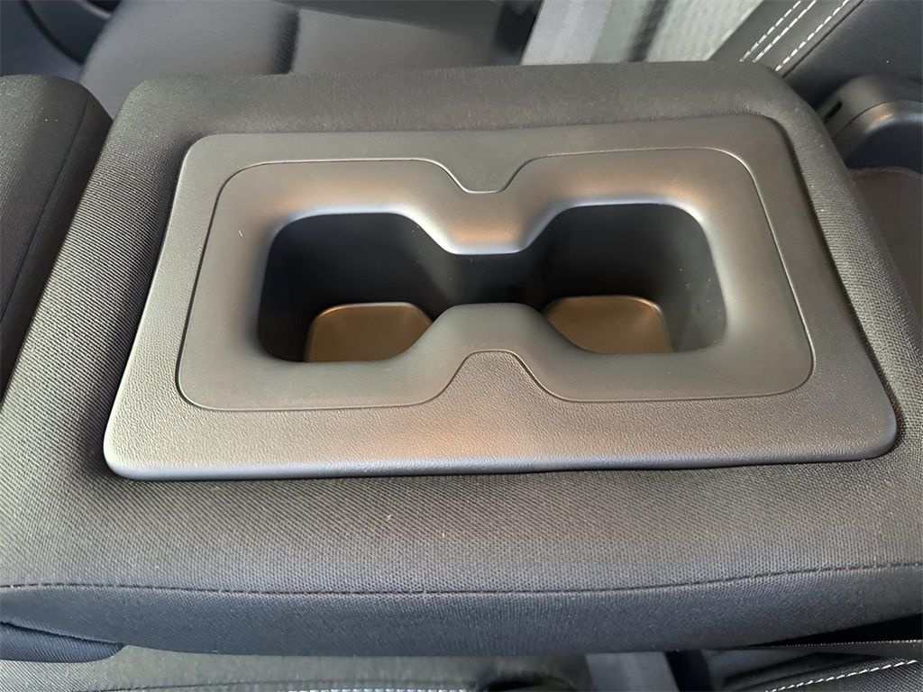 Vehicle image 21 of 25