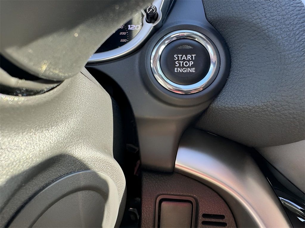 Vehicle image 21 of 23