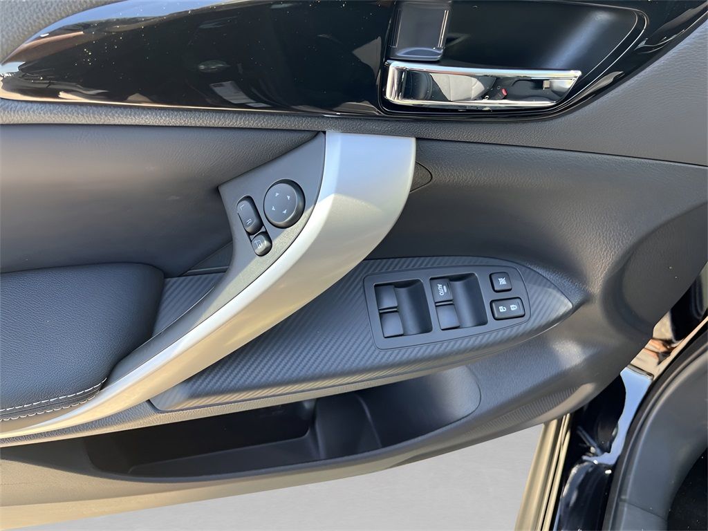 Vehicle image 16 of 25