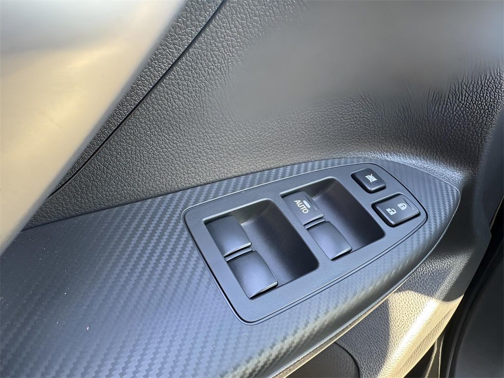 Vehicle image 19 of 25