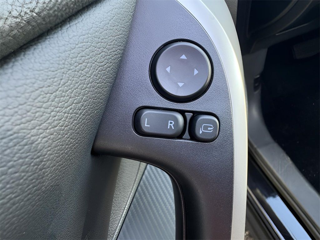 Vehicle image 20 of 25