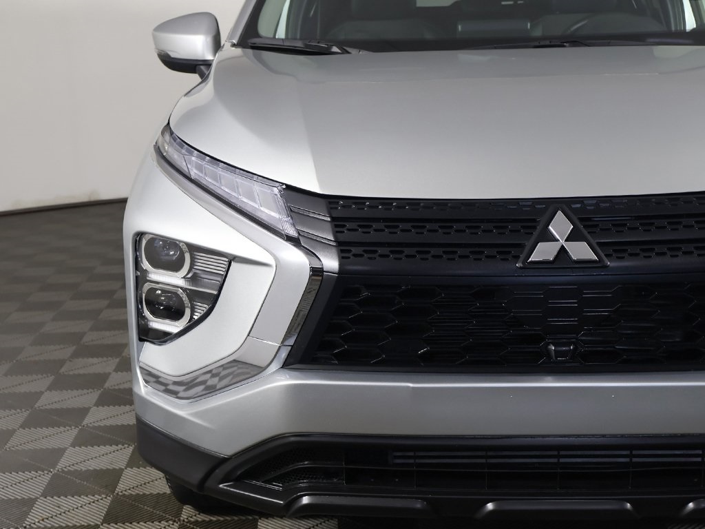 Vehicle image 4 of 52