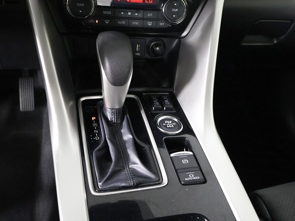 Vehicle image 32 of 52