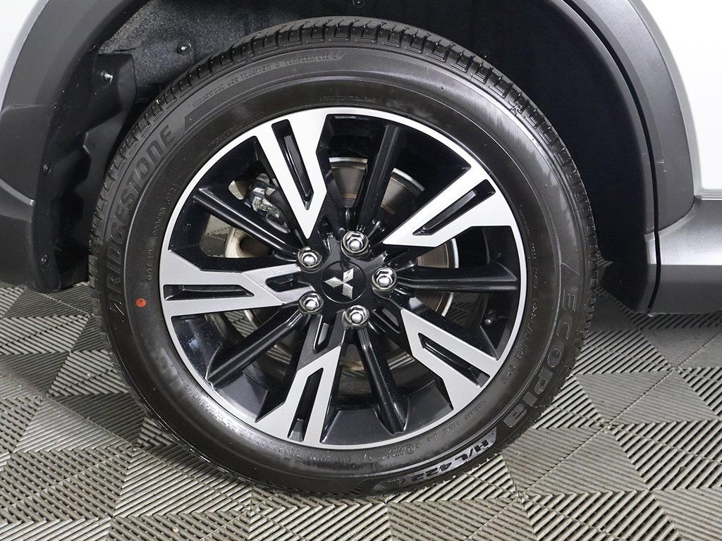 Vehicle image 16 of 52