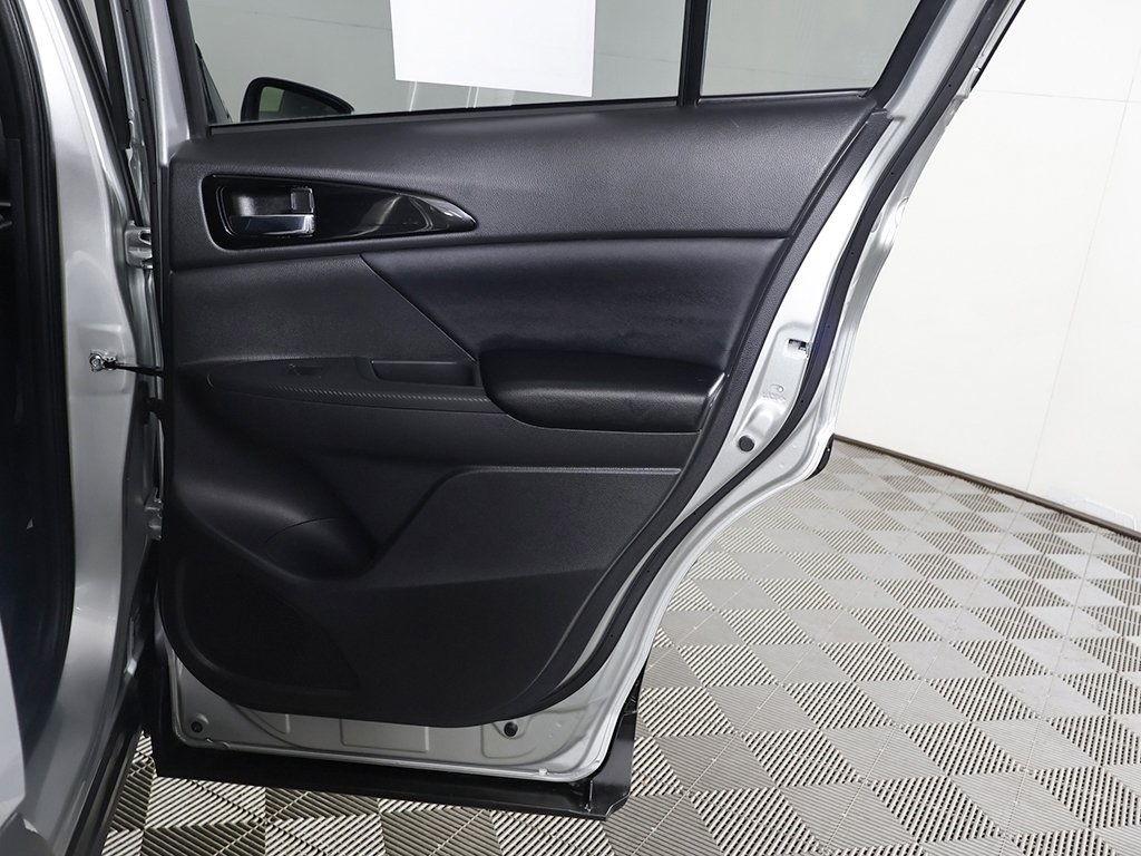 Vehicle image 40 of 52