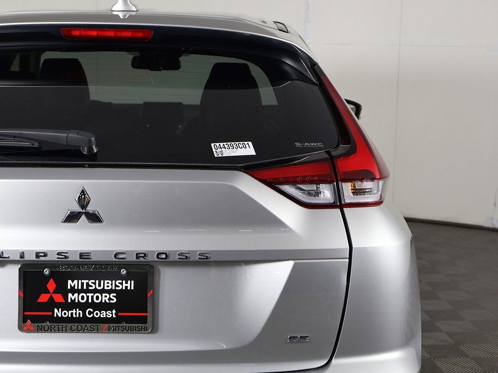 Vehicle image 11 of 52