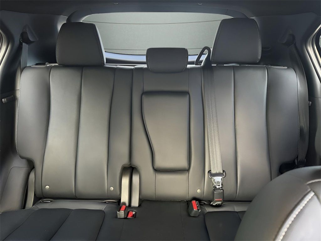 Vehicle image 6 of 24