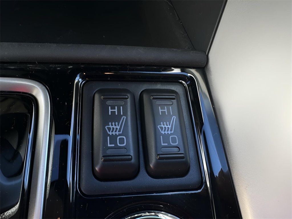 Vehicle image 19 of 24