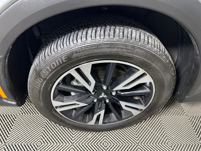 Vehicle image 10 of 27