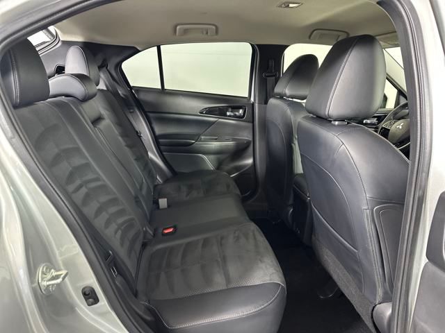 Vehicle image 25 of 27