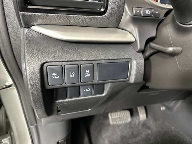 Vehicle image 18 of 27