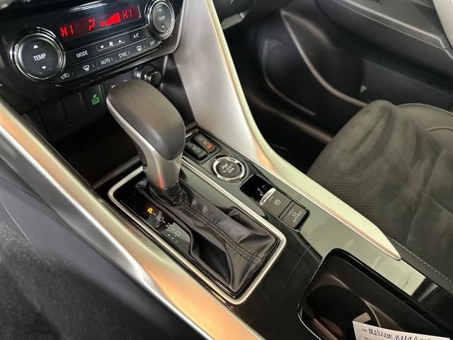 Vehicle image 19 of 27
