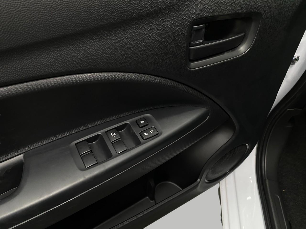 Vehicle image 23 of 25