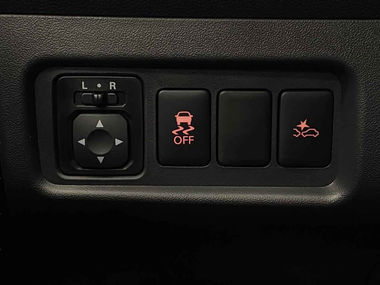 Vehicle image 16 of 25