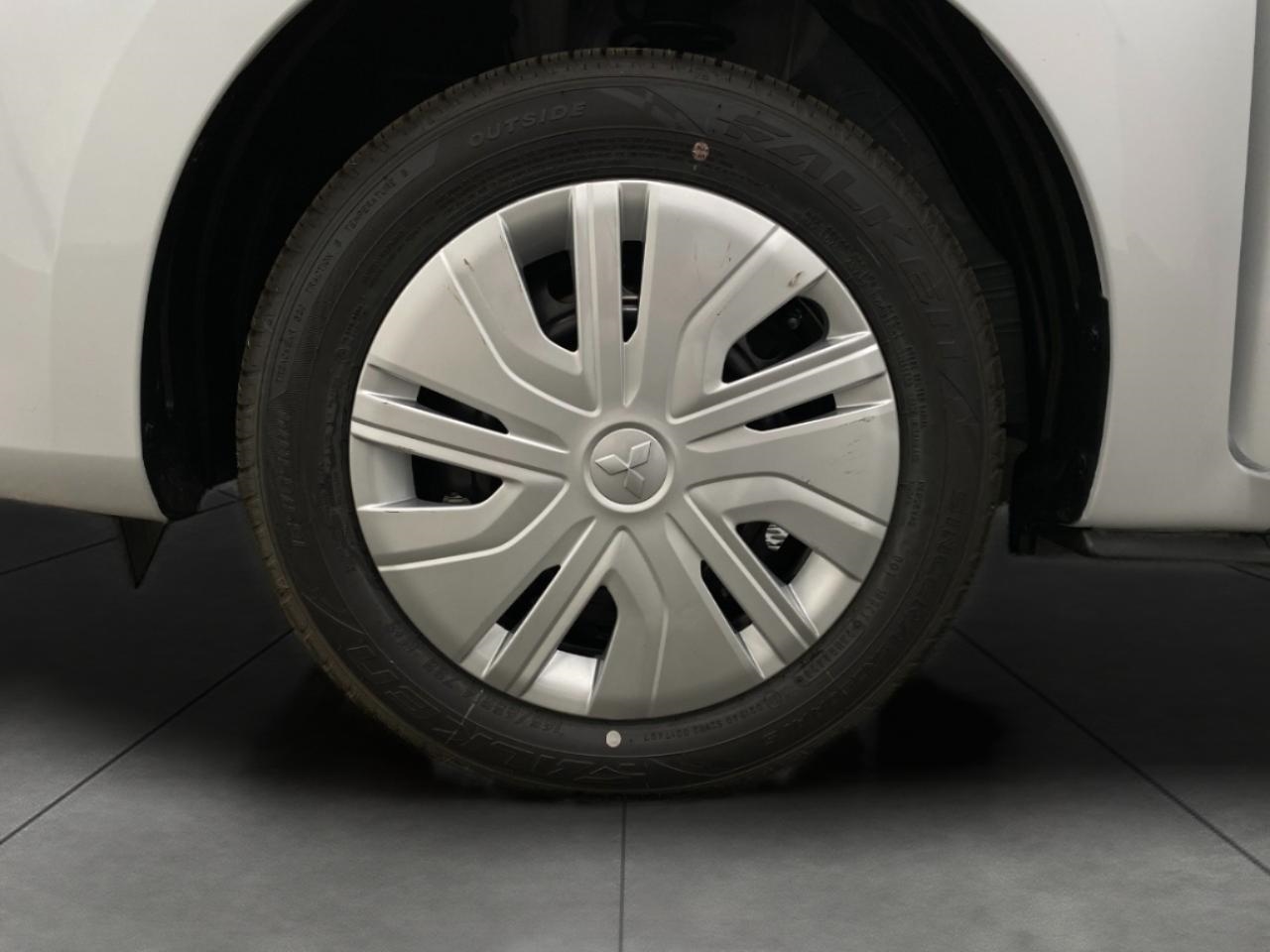Vehicle image 11 of 27