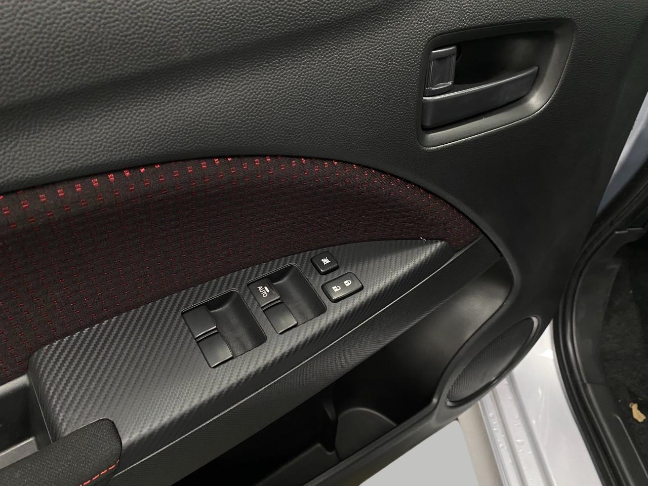 Vehicle image 25 of 27