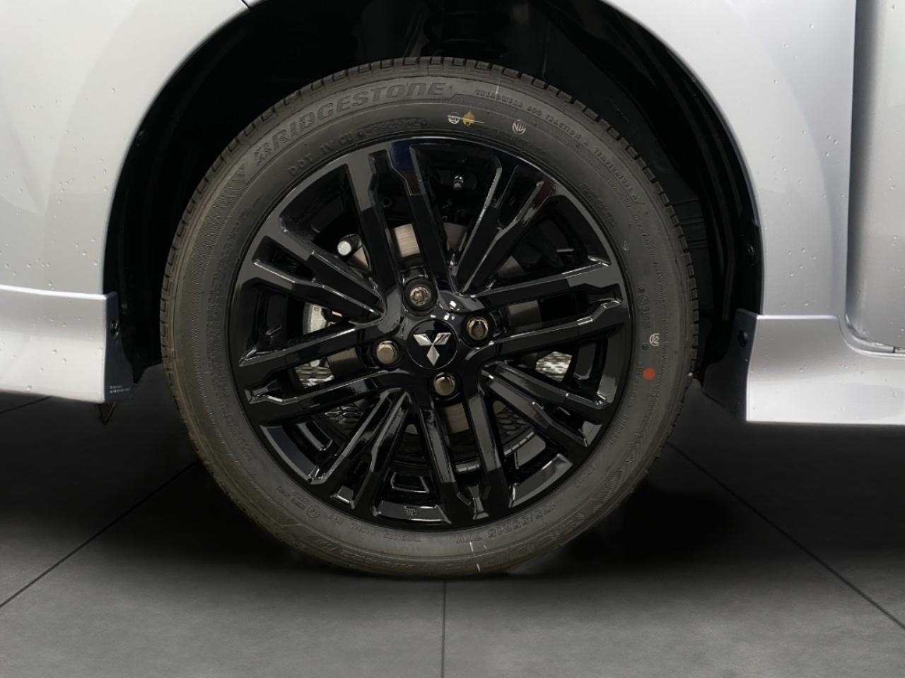 Vehicle image 11 of 27