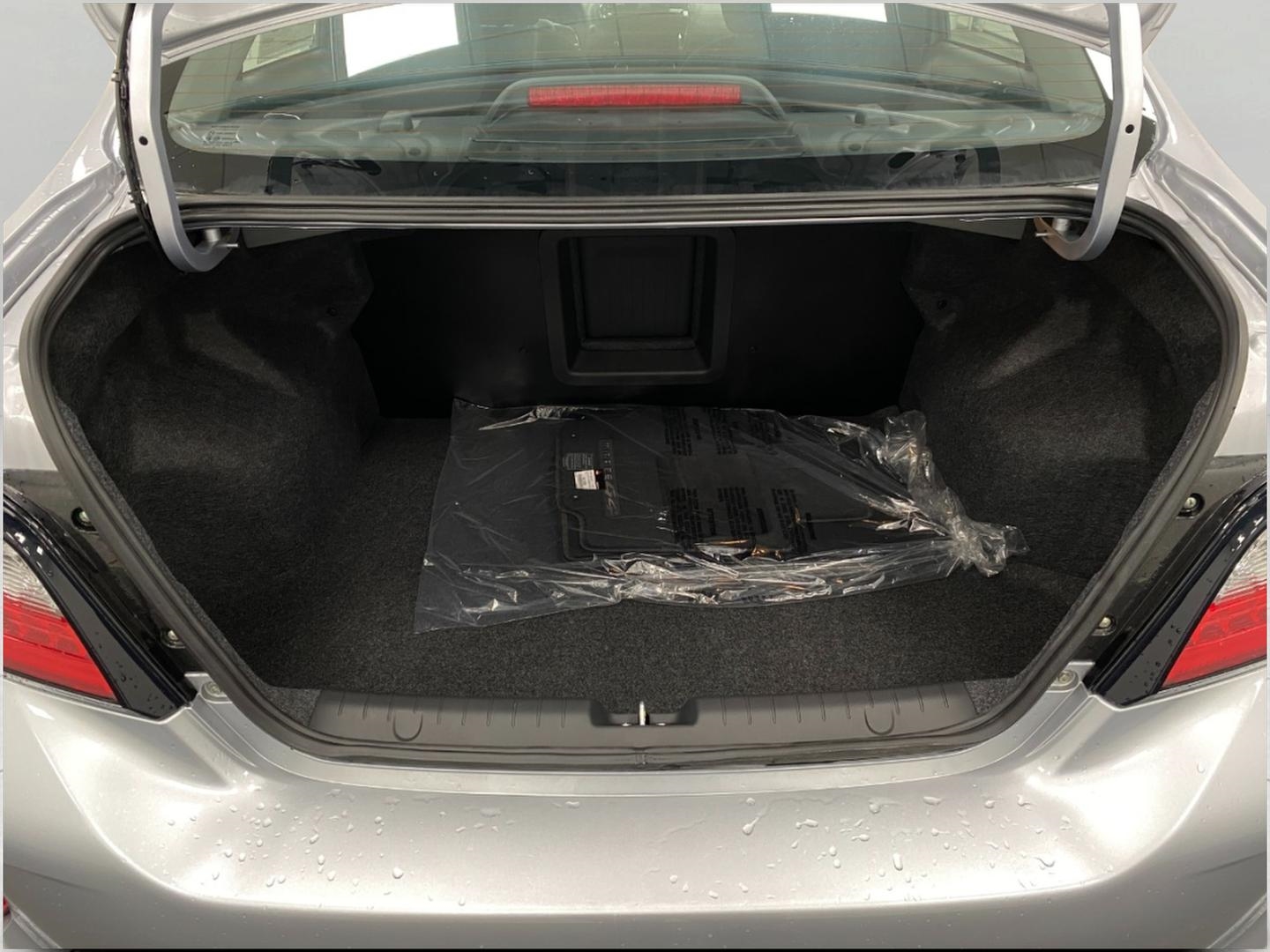Vehicle image 9 of 27