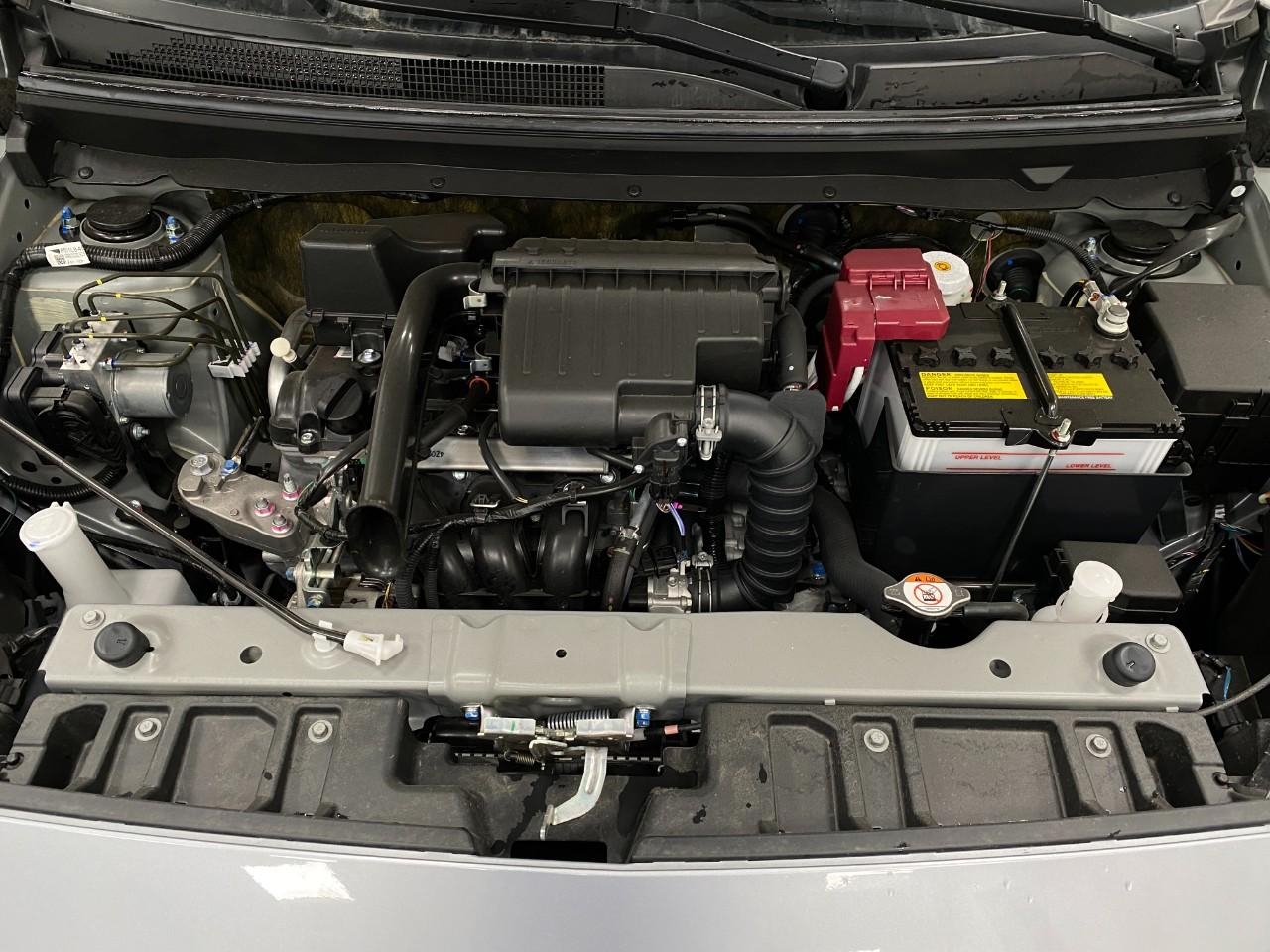Vehicle image 10 of 27