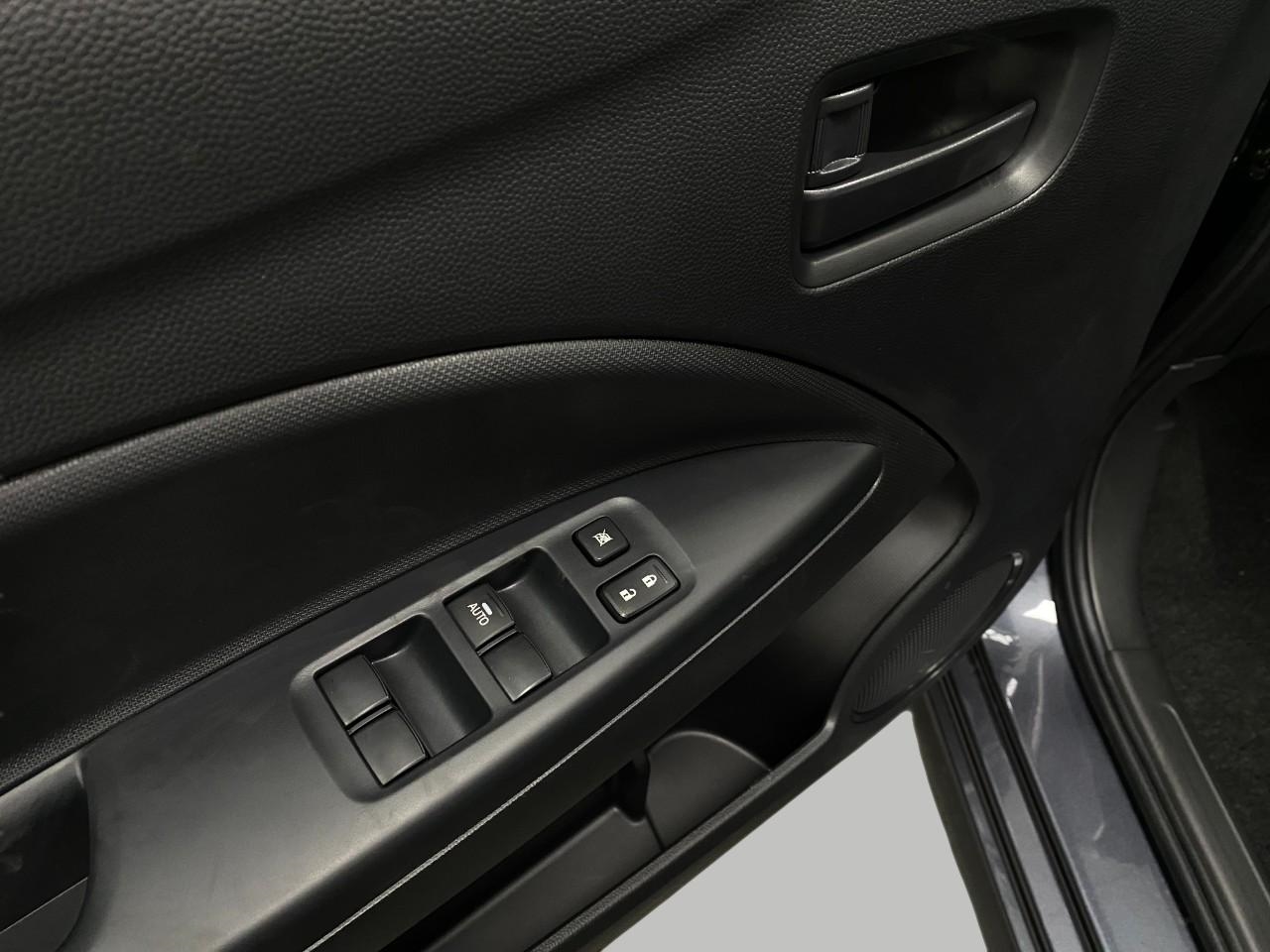 Vehicle image 23 of 25