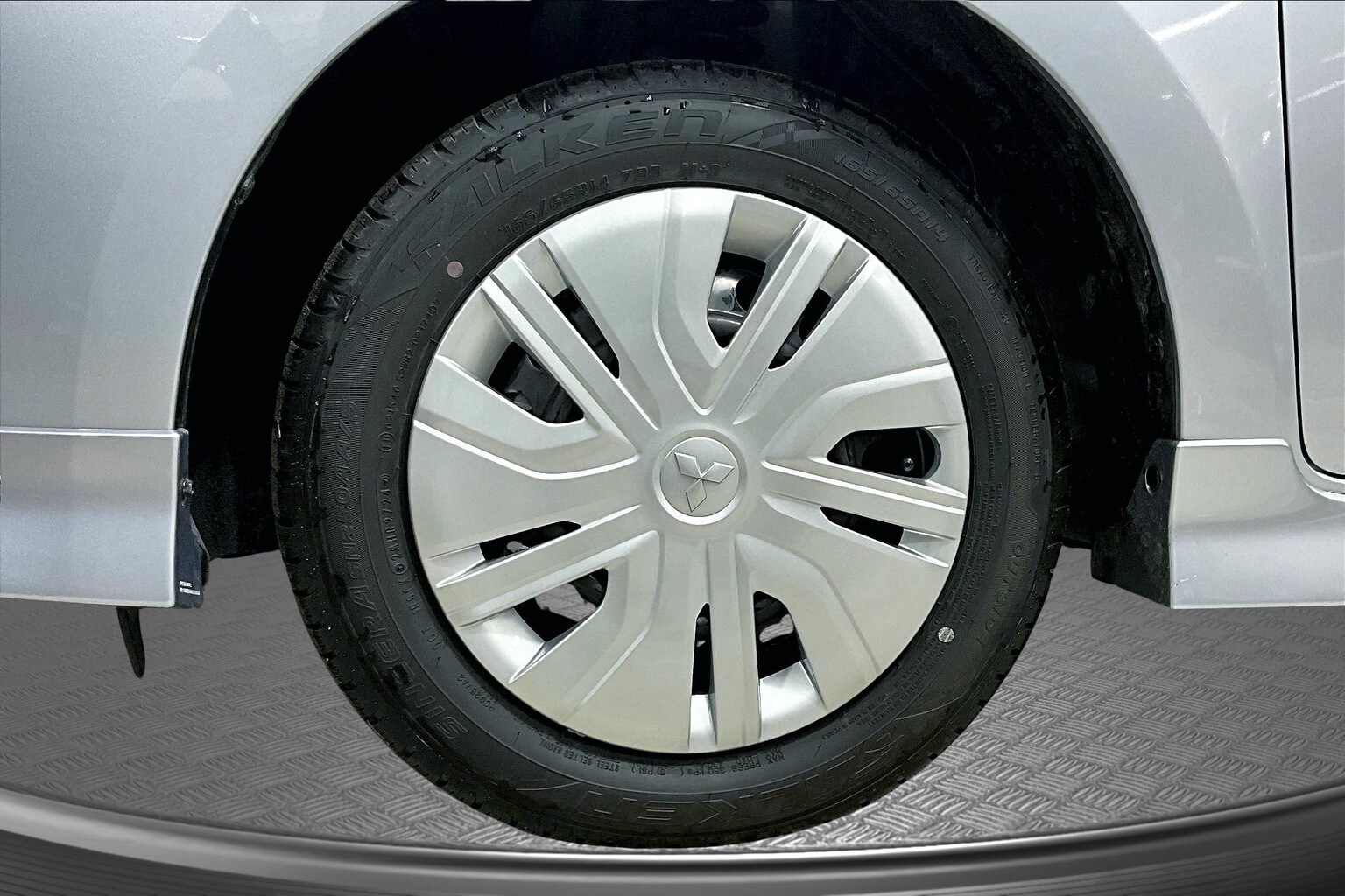 Vehicle image 12 of 14