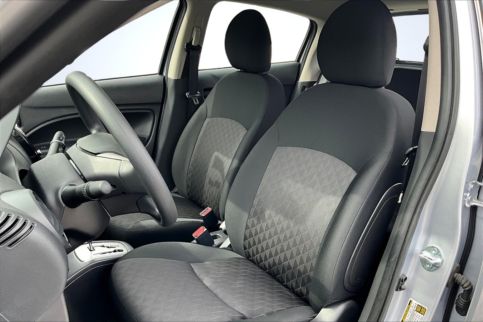 Vehicle image 9 of 14