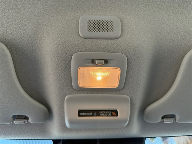 Vehicle image 21 of 32