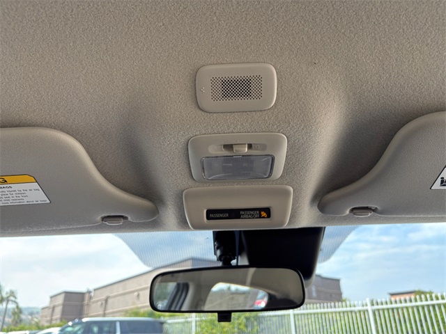 Vehicle image 19 of 25