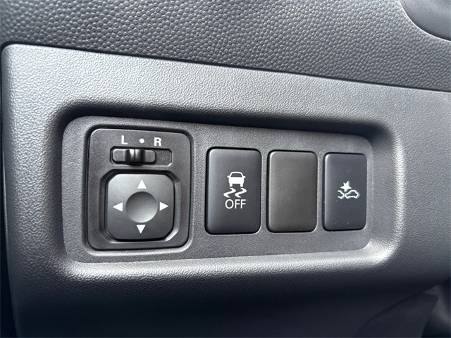 Vehicle image 13 of 25