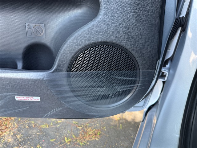 Vehicle image 11 of 32