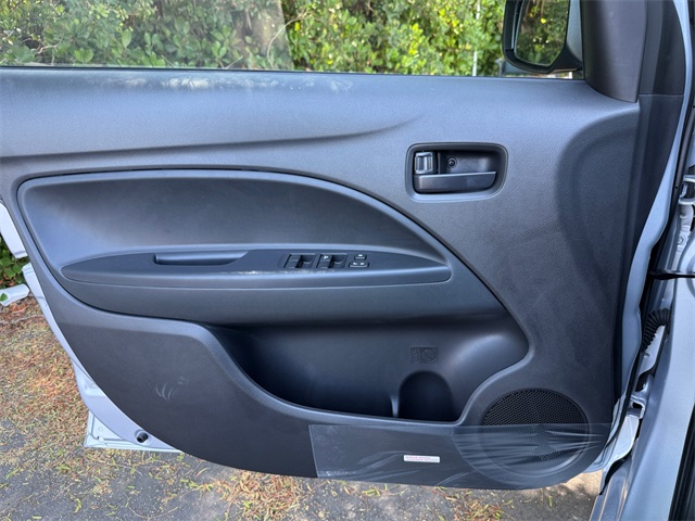 Vehicle image 10 of 32