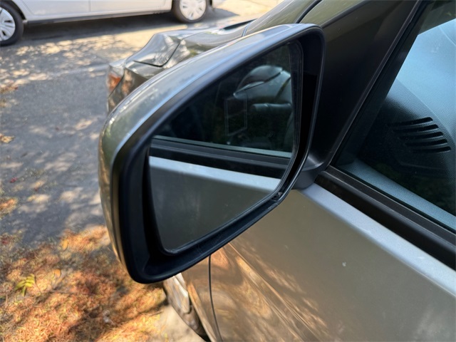 Vehicle image 29 of 32