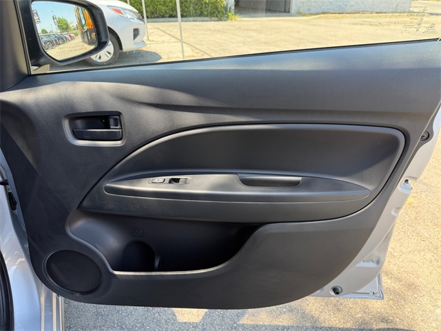 Vehicle image 23 of 32