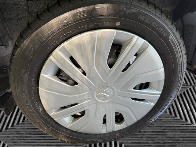 Vehicle image 31 of 32
