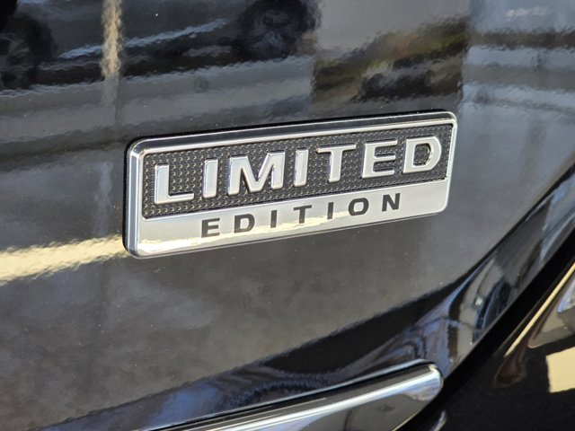Vehicle image 6 of 18