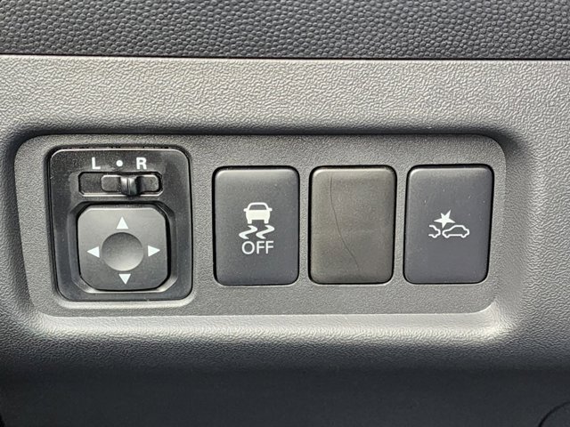 Vehicle image 13 of 18