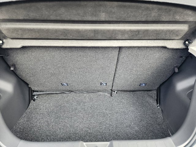 Vehicle image 11 of 18